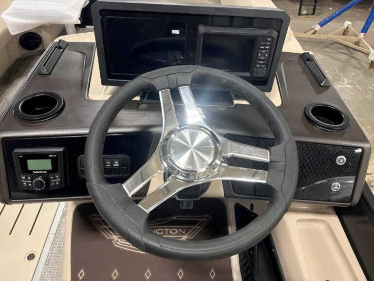 2026 Bennington 22MSB - SPS - Blackout US-ETWS0123L526 [photo 11]